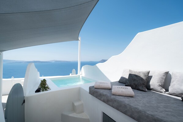 Junior Suite with Caldera-Sea View and Private Outdoor Hot Tub | Terrace/patio