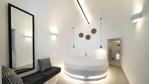 Junior Suite with Caldera-Sea View and Private Outdoor Hot Tub | In-room safe, desk, soundproofing, WiFi (free) - Bligos Villas (Santorini)