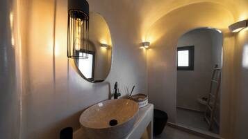 Deluxe Suite with Caldera-Sea View and Private Outdoor Hot Tub | Bathroom | Shower, hair dryer, bathrobes, slippers