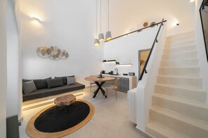 In-room safe, desk, soundproofing, free WiFi - Bligos Villas (Santorini)