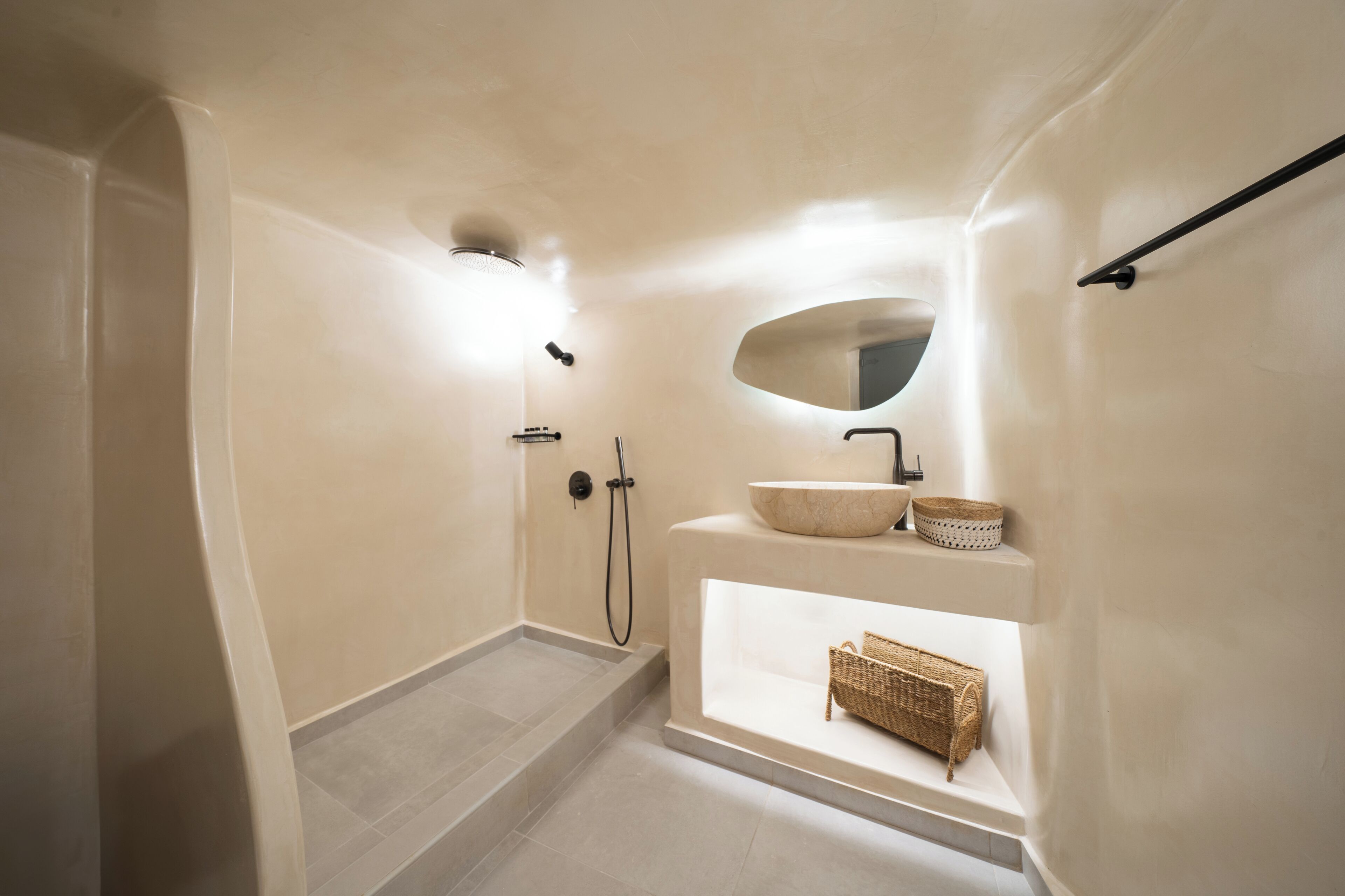 Junior Suite with Caldera-Sea View and Private Outdoor Hot Tub | Bathroom | Shower, hair dryer, bathrobes, slippers
