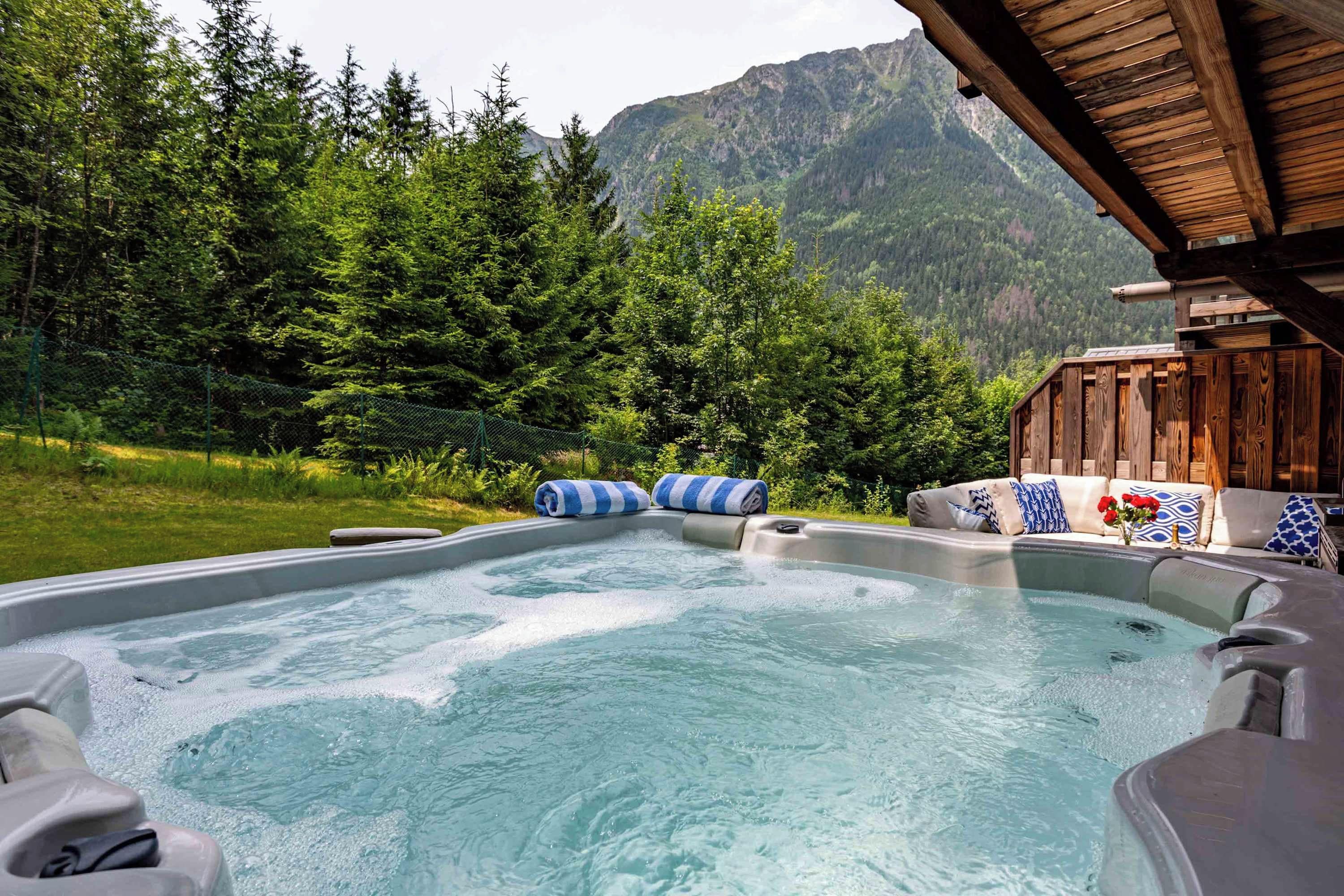Bain à remous extérieur