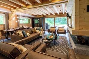 Spacious living dining room - Ski Chalet Bonnabelle, Hot tub, garden, parking (Chamonix)