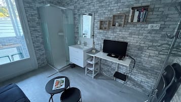1 makuuhuone, silitysrauta/-lauta, Wi-Fi, vuodevaatteet
