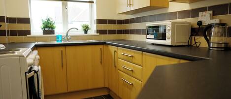 Kühlschrank, Mikrowelle, Ofen