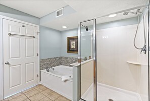 Towels - Oceanfront Crescent Beach 1K 2Q - Crescent Shores - 1609 (North Myrtle Beach)