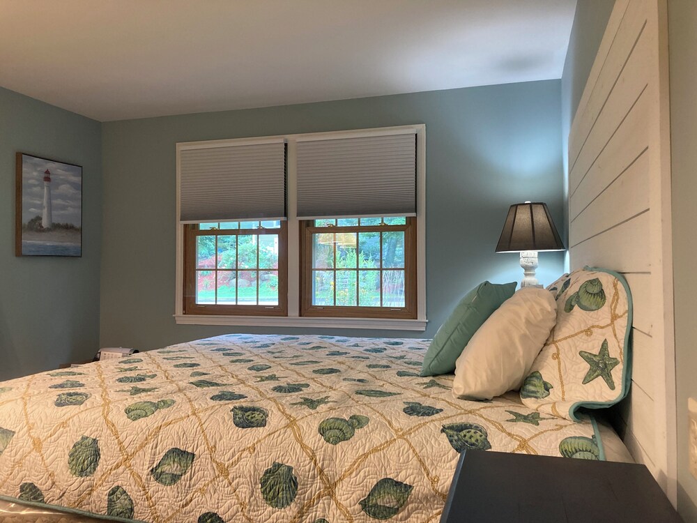 Two minute walk to Downtown Ogunquit Village. Spacious private backyard