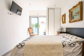 2 多间卧室、免费 WiFi、床单