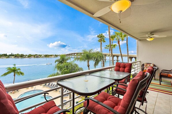 Outdoor dining - Bahia Vista 8-411| 2BD| 2BA (Isla Del Sol)
