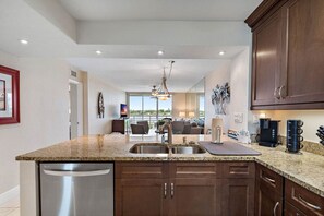 Interior - Bahia Vista 8-411| 2BD| 2BA (Isla Del Sol)