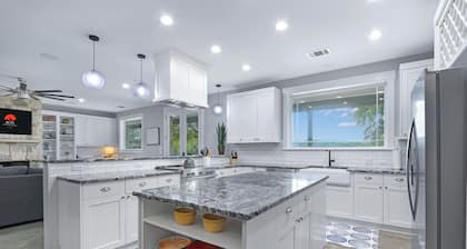 Gatlin Getaway I Pool, Hot tub, Stargazing, Family Fun