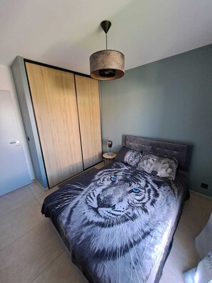 3 makuuhuonetta, silitysrauta/-lauta, ilmainen Wi-Fi, vuodevaatteet