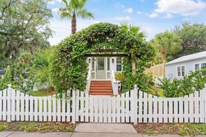 Exterior - 4 Bedrooms in the Village - Ocean Blvd (St Simons Island)