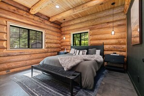 3 bedrooms, internet, bed sheets - Avlägsen Chalet: Modern Scandinavian Retreat w/ Hot Tub near Mt. Baker Ski Area (Deming)