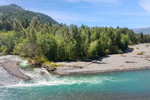 Beach - Avlägsen Chalet: Modern Scandinavian Retreat w/ Hot Tub near Mt. Baker Ski Area (Deming)