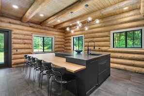Fridge, oven, stovetop, dishwasher - Avlägsen Chalet: Modern Scandinavian Retreat w/ Hot Tub near Mt. Baker Ski Area (Deming)