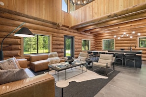 Smart TV, fireplace - Avlägsen Chalet: Modern Scandinavian Retreat w/ Hot Tub near Mt. Baker Ski Area (Deming)