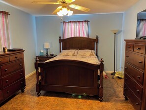 4 bedrooms, iron/ironing board, free WiFi, bed sheets - Tranquil 4 bedroom fully furnished home located 35 miles from Panama City Beach. (Youngstown)