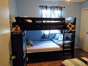 4 bedrooms, iron/ironing board, free WiFi, bed sheets