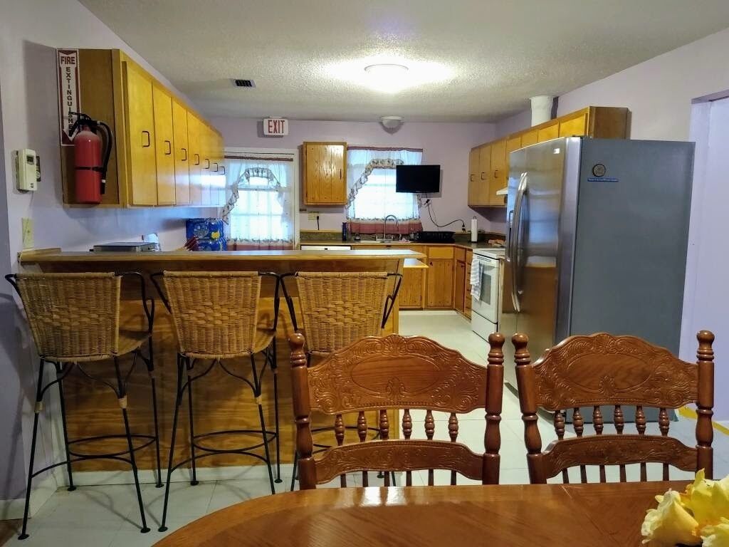 雪櫃、微波爐、焗爐、洗碗機