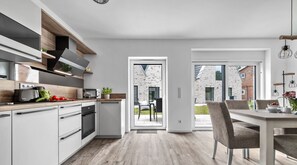 ثلاجة، ميكروويف، فرن، موقد طهي مسطح