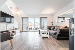 TV, fireplace - Relax - Whilrwanne, Dusche, Saune, Kamin, Balkon, 1. Reihe am Wasser, Stellplatz (Olpenitz)