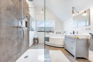 Hair dryer - Relax - Whirlpool, Shower, Infrared Sauna, Fireplace, First Row on the Water (Olpenitz)