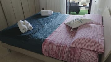 2 Schlafzimmer, Schreibtisch, Bügeleisen/Bügelbrett, Reisekinderbett