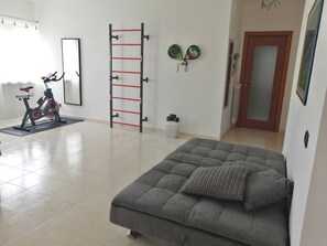 2 bedrooms, desk, iron/ironing board, travel cot - Pirandello45 - campus zone (Campobasso)