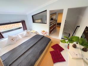 Minibar, laptop workspace, free WiFi, bed sheets - TZY-NO Cottage Yogyakarta (Pakem)