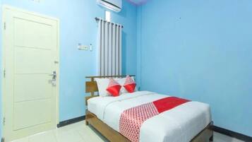 Standard Double Room | Desk, laptop workspace, free WiFi, bed sheets