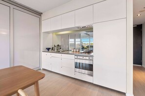 Fridge, microwave, stovetop, dishwasher