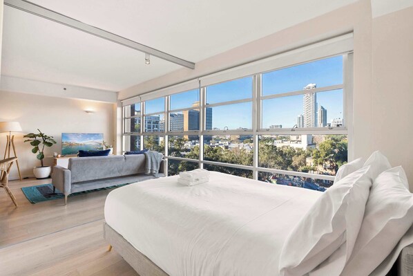 1 bedroom, desk, iron/ironing board, WiFi - Sun Drenched Apartment in Darlinghurst (Darlinghurst)