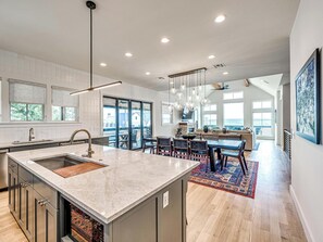 Interior - Carlton Landing-Starry Night (Carlton Landing)