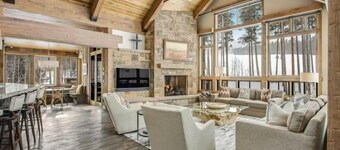 Luxurious 6-bedroom Ski-in/ski-out Home, Very Spacious, With Private hot tub and Game Room