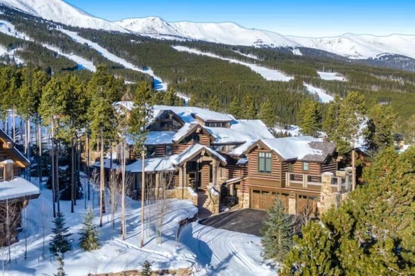 House (Luxurious 6-bedroom ski-in/ski-out ho) | Exterior - Luxurious 6-bedroom Ski-in/ski-out Home, Very Spacious, With Private hot tub and Game Room (Breckenridge)