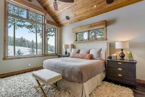 Nhà (Luxurious 6-bedroom ski-in/ski-out ho) | Ngoại thất