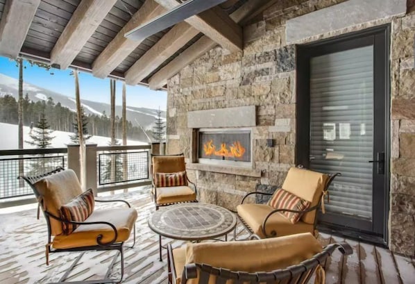House (Luxurious 6-bedroom ski-in/ski-out ho) | Exterior