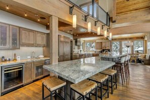 Casa (Luxurious 6-bedroom ski-in/ski-out ho) | Exterior