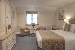 Classic Double Room | In-room safe, desk, iron/ironing board, free WiFi