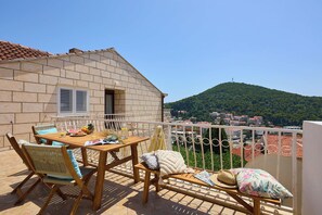 Apartment (1 Bedroom) | Balkon
