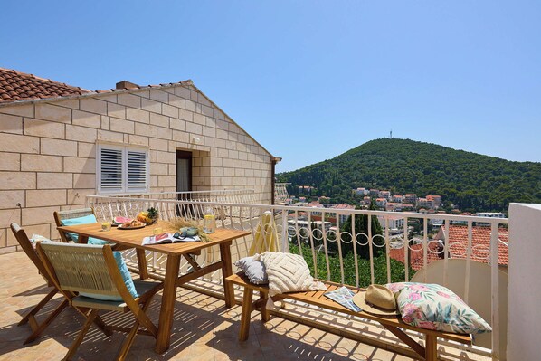 Apartment (1 Bedroom) | Balcony