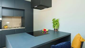 Apartamento (1 Bedroom) | Cocina privada | Frigorífico, horno, cafetera o tetera y hervidor eléctrico