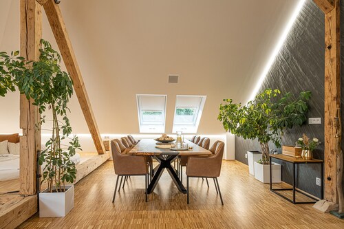 
Stylové ubytování ve Vile na Landeku - klid, soukromí a zároveň město na dosah!