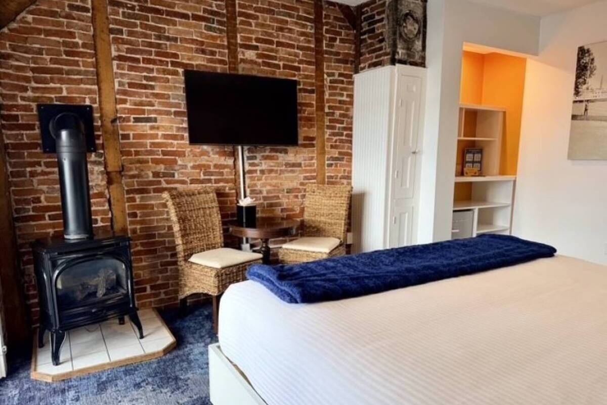Luxury-Einzelzimmer | Bügeleisen/Bügelbrett, kostenloses WLAN, individuell dekoriert