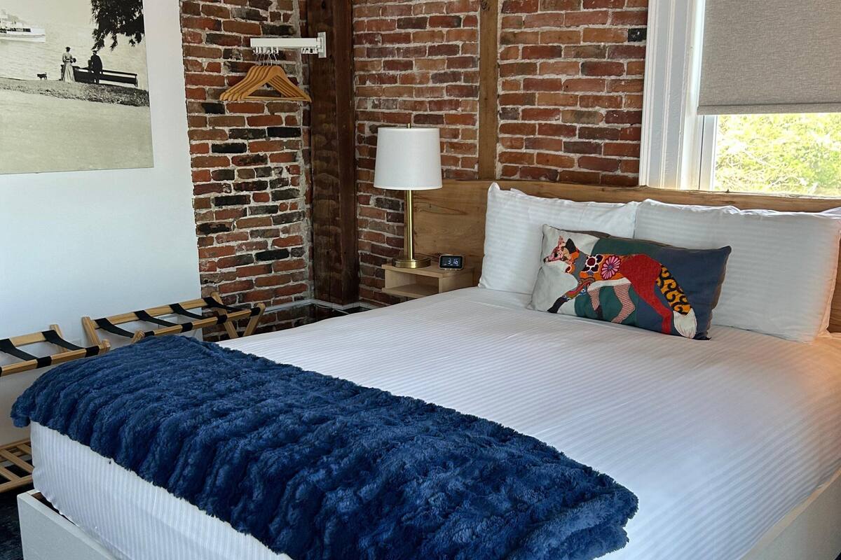Deluxe-Doppelzimmer zur Einzelnutzung | Bügeleisen/Bügelbrett, kostenloses WLAN, individuell dekoriert