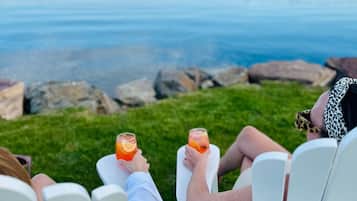 2 restaurants, dinner served