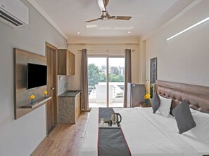 1 bedroom, premium bedding, minibar, in-room safe -  Bird House South City II (Gurugram)
