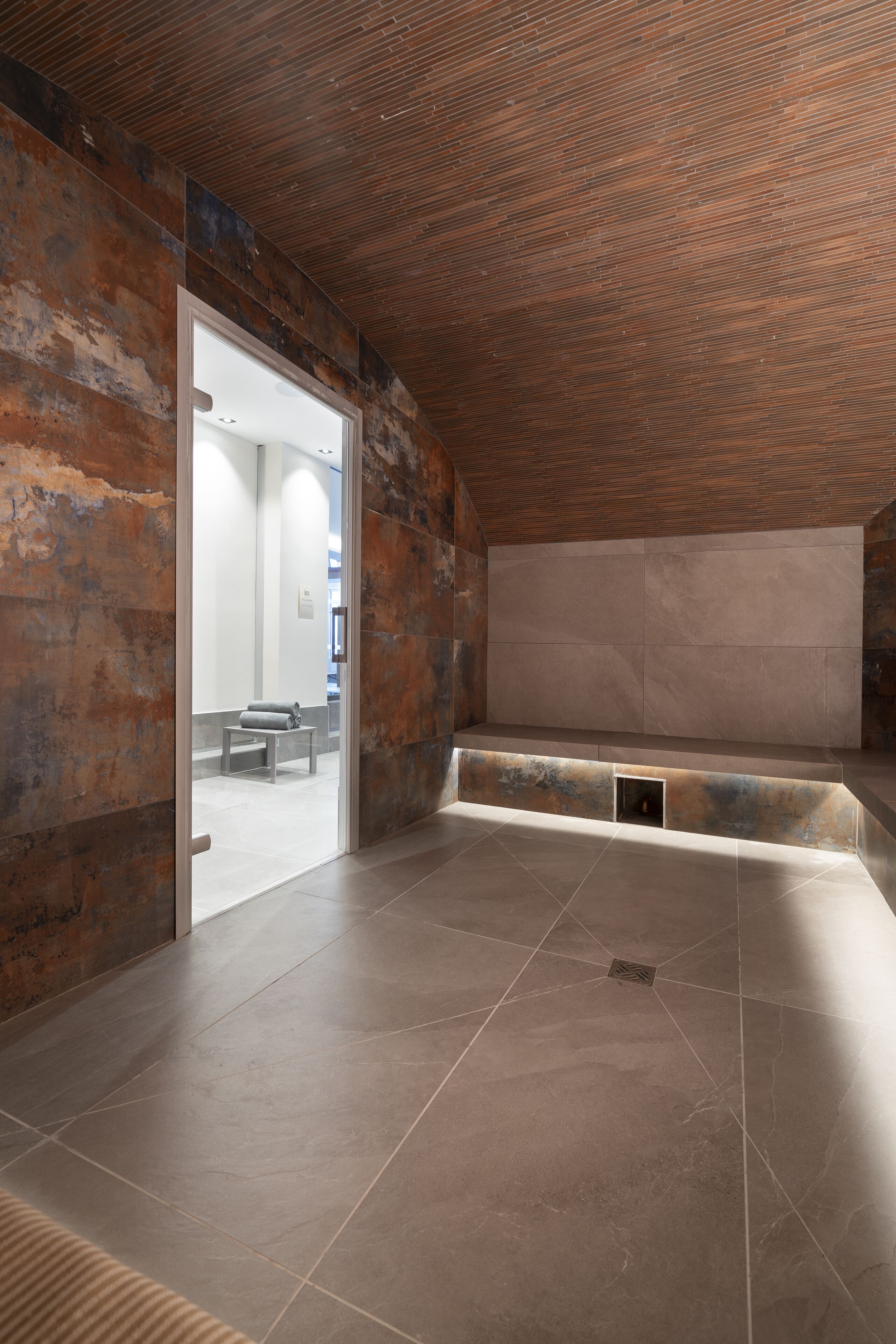 3 bilik rawatan, perkhidmatan urut 