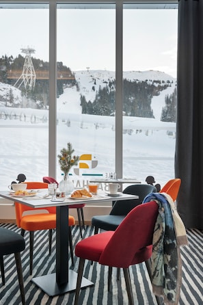 Tägliches Frühstücksbuffet (24 EUR pro Person)